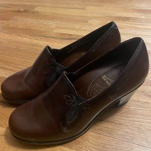 Dansko Size 8.5 Chocolate Brown